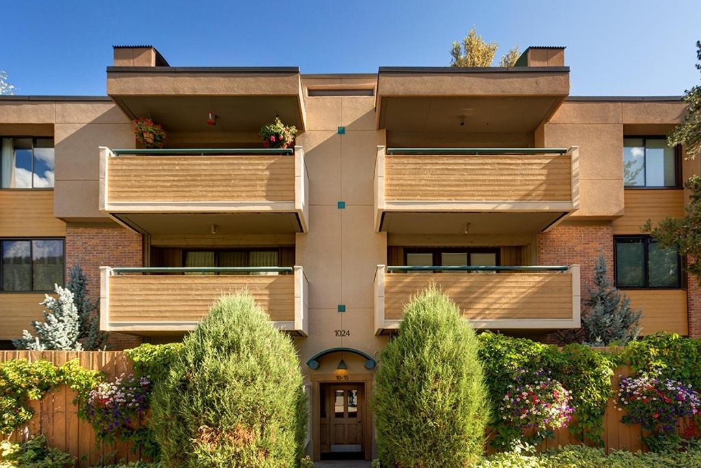 Riverview Unit 8, All The Essentials Riverside Condo With Access To Pool & Hot Tub Aspen Exterior photo