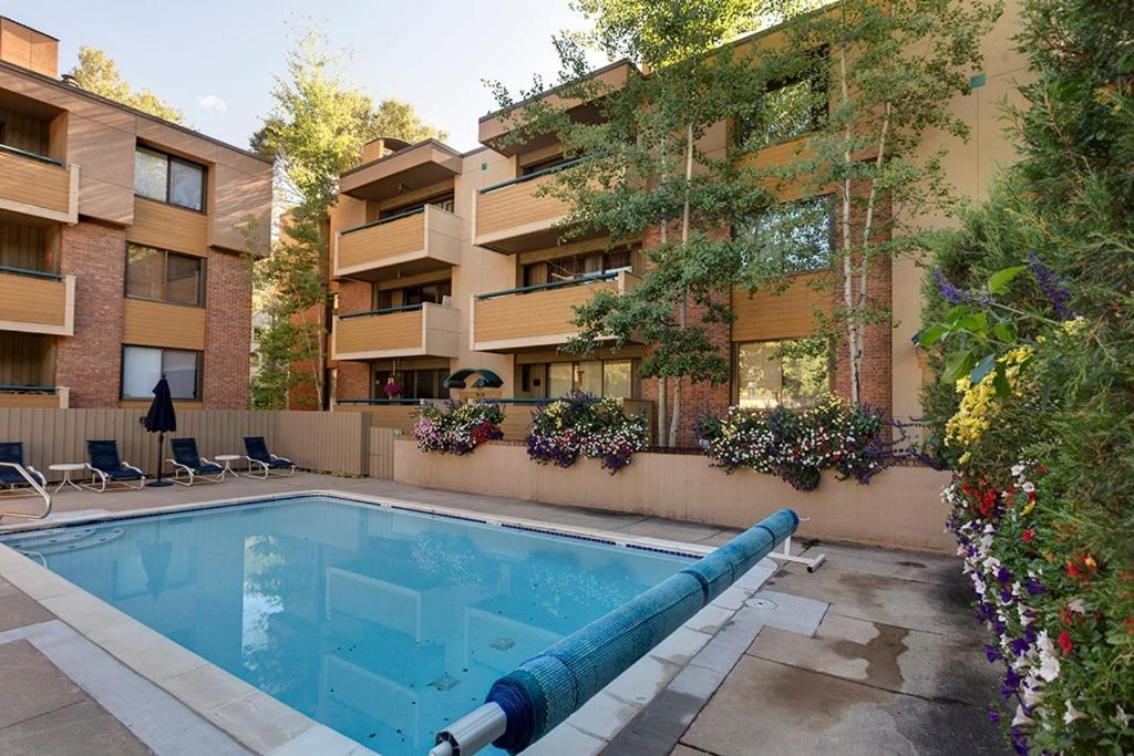 Riverview Unit 8, All The Essentials Riverside Condo With Access To Pool & Hot Tub Aspen Exterior photo