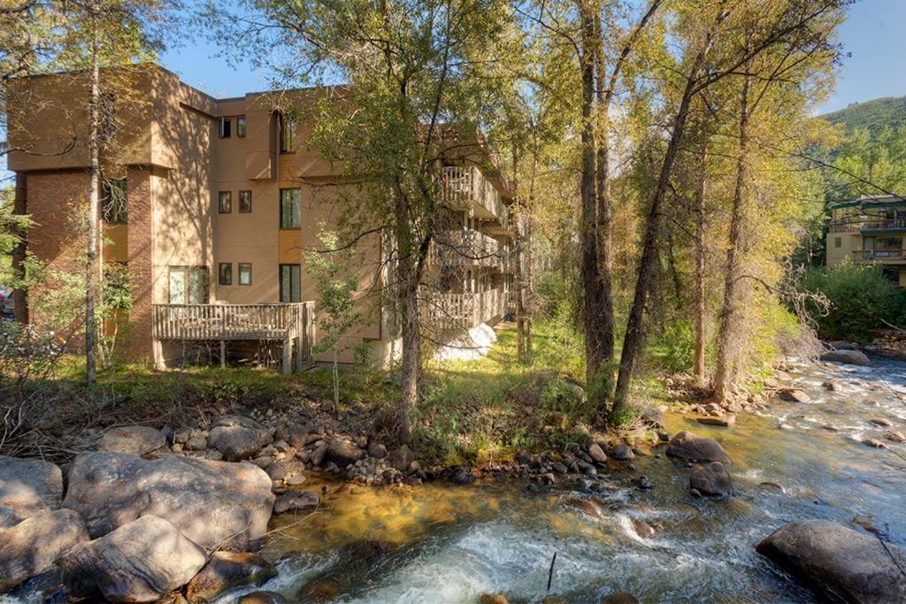 Riverview Unit 8, All The Essentials Riverside Condo With Access To Pool & Hot Tub Aspen Exterior photo